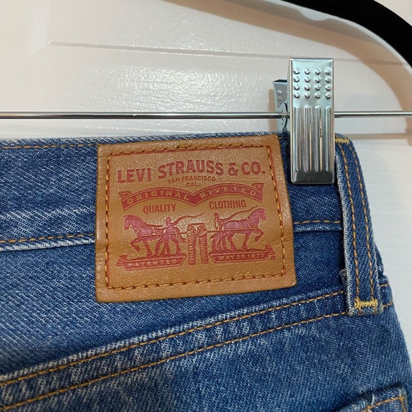 Levi’s Wedgie Straight Leg 26 button Front - Picture 3 of 5